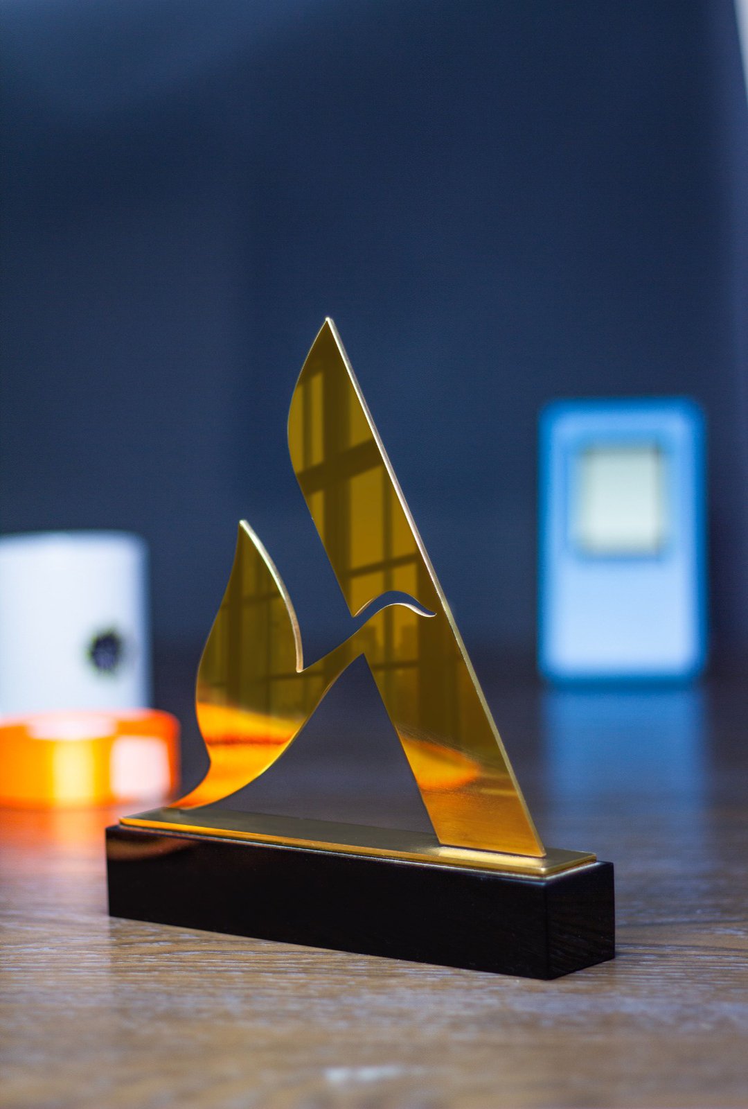 Premium Gold Mesh Dubai Frame Award