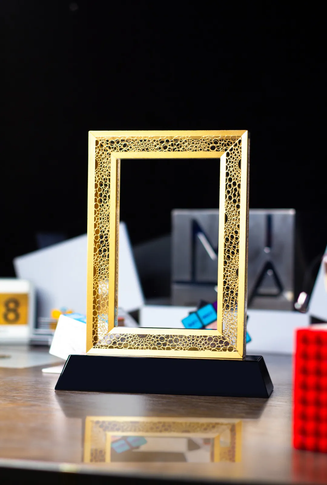 Iconic Dubai Frame 3D Crystal Award - Premium Gold Filigree Trophy